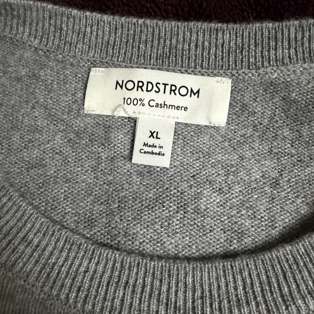 Nordstrom Women’s Cashmere Crewneck Sweater in Light Gray